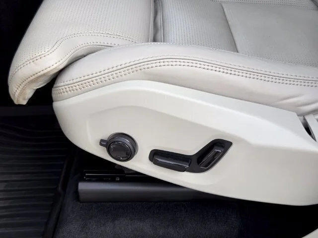 Used 2023 Silver Volvo Ultimate image 9