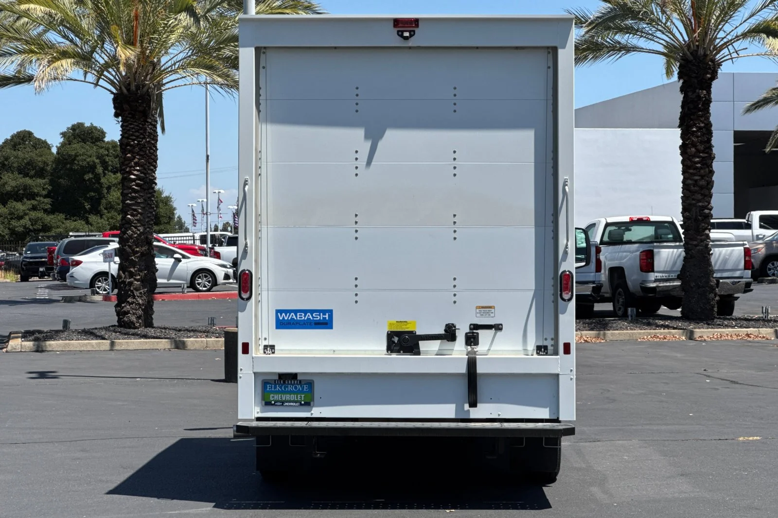 2025 Chevrolet Express Cutaway 3500 1WT view 4