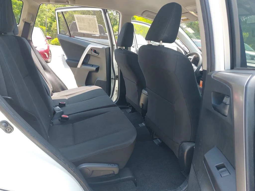 Used 2018 White Toyota LE image 11
