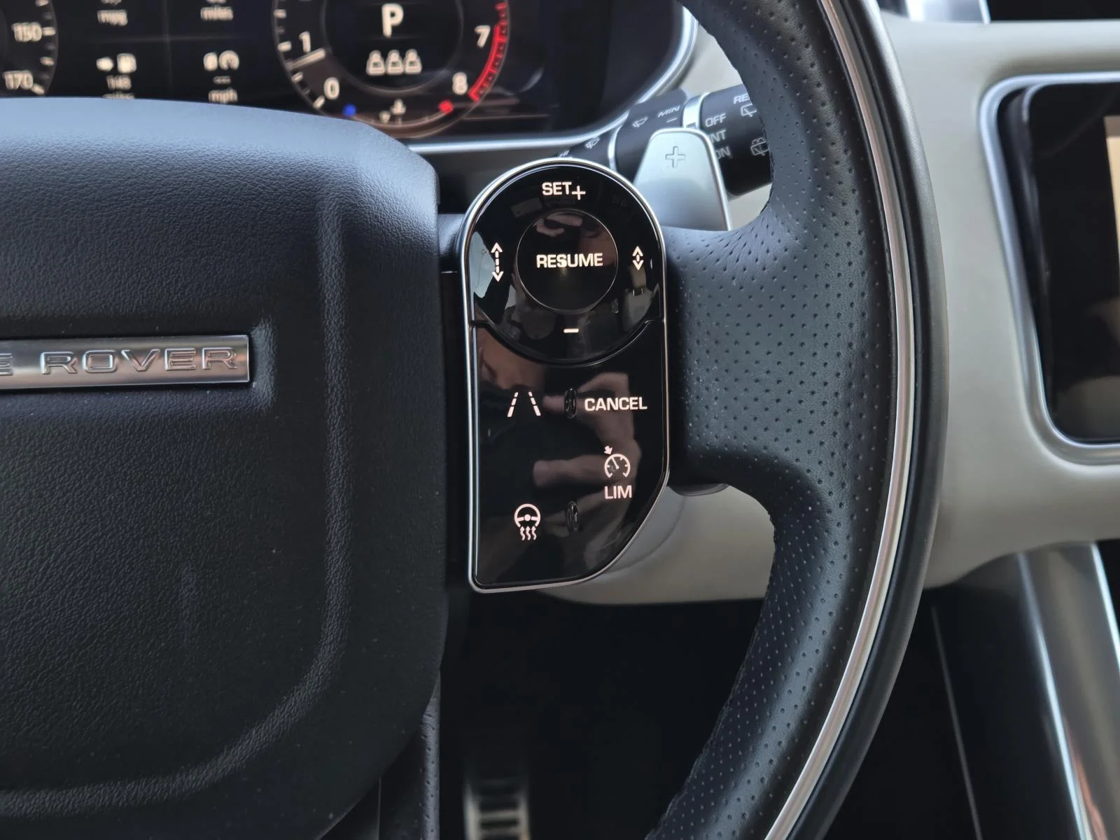 Used 2020 Narvik Black Land Rover HSE Dynamic image 21