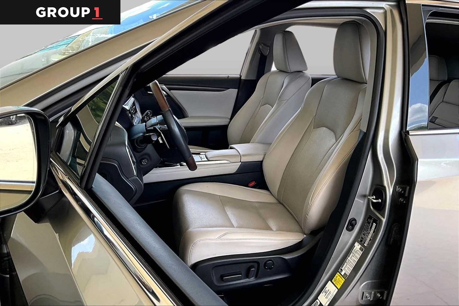 Used 2021 Atomic Silver Lexus  image 7