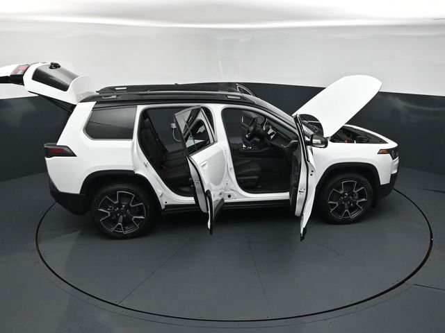 New 2026 Bright White Clear-Coat Exterior Paint Jeep Overland image 30