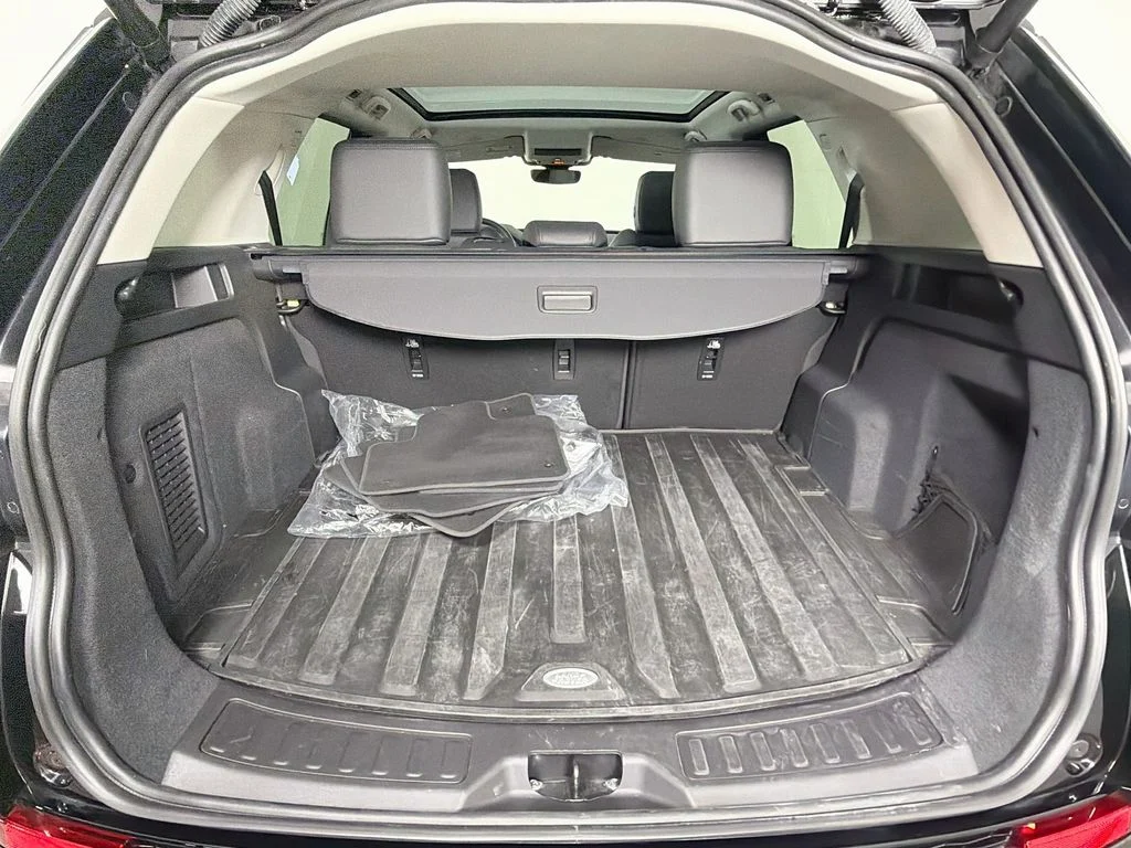 Used 2025 Black Land Rover S image 28