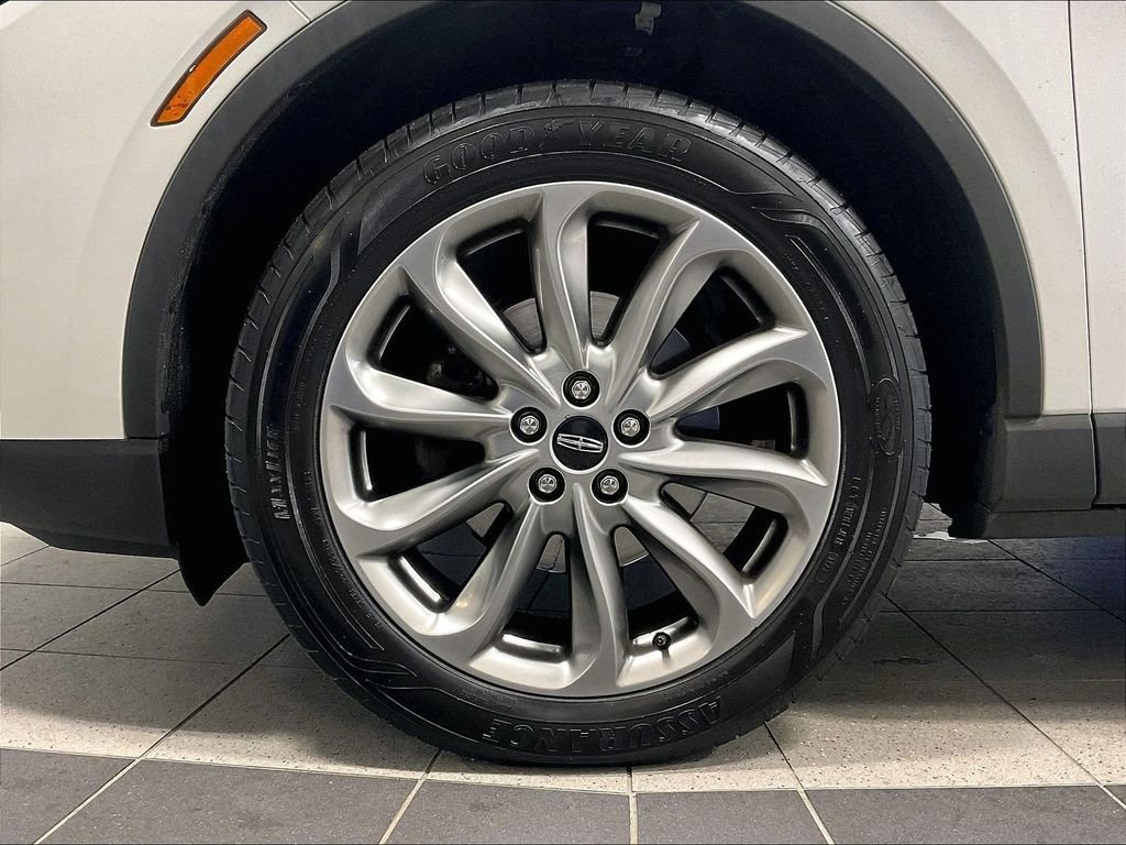 Used 2020 White Lincoln Standard image 7