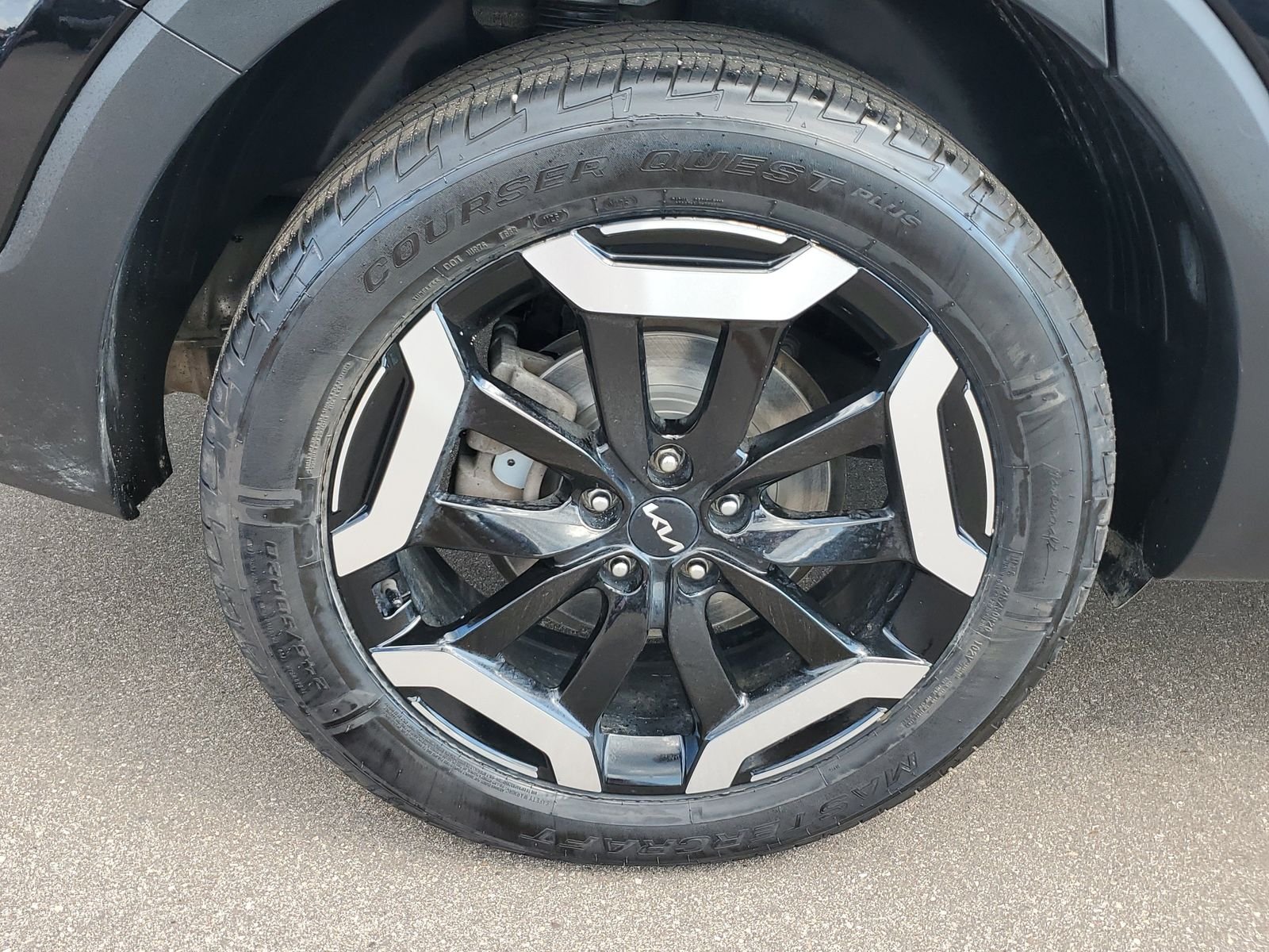Used 2023 Black Kia EX image 5
