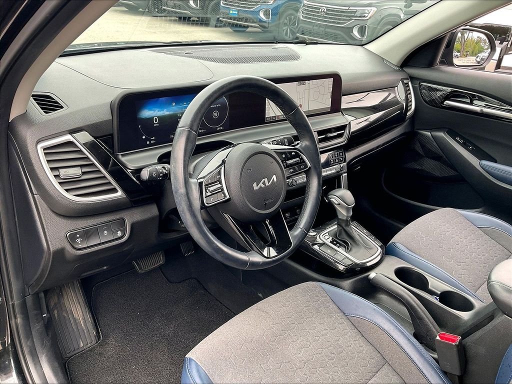 Used 2024 Fusion Black Kia S image 8