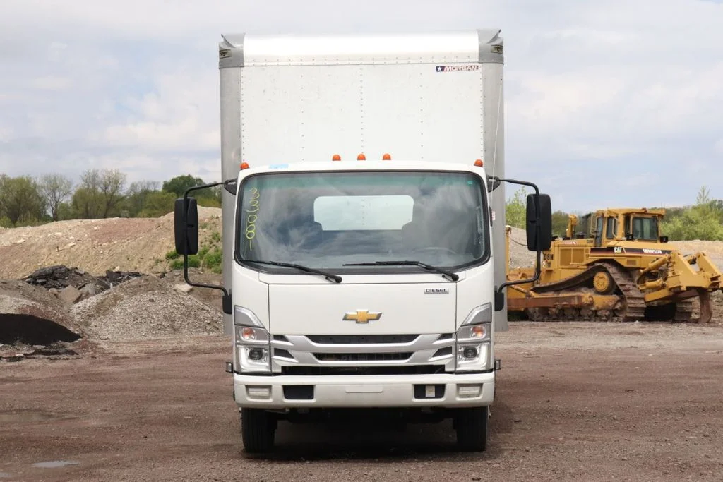 Used 2023 Arctic White Chevrolet Base image 3