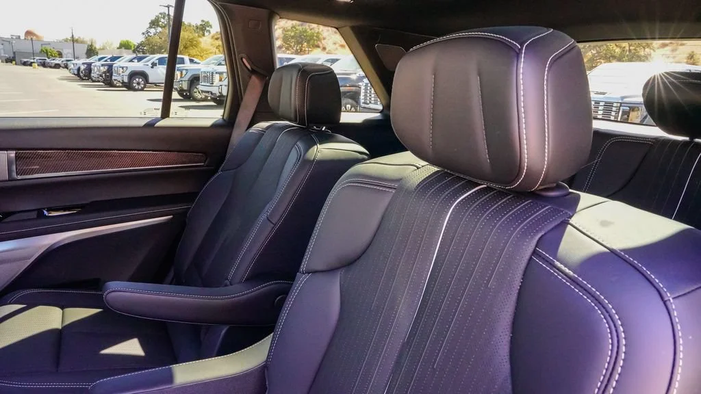 2027 Cadillac VISTIQ Sport - Photo 9