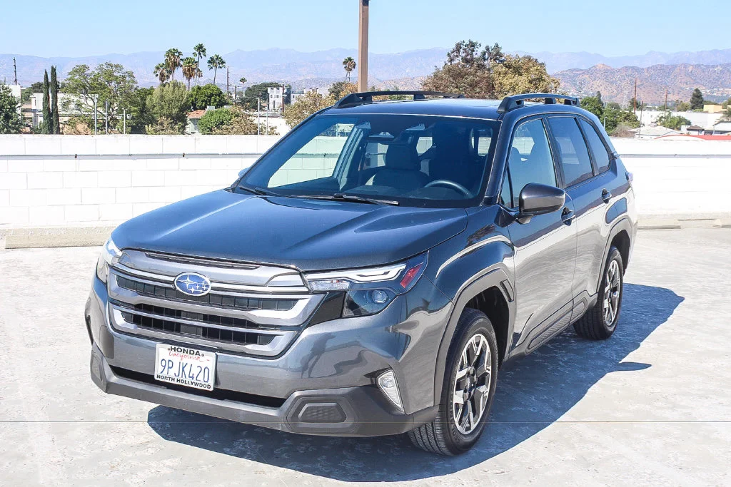 Used 2025 Gray Metallic Subaru Premium image 3