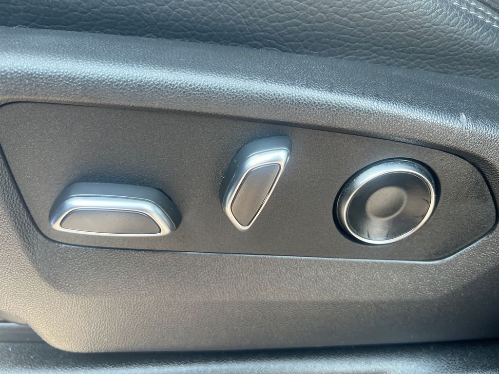 Used 2025 Silver GMC Denali image 13