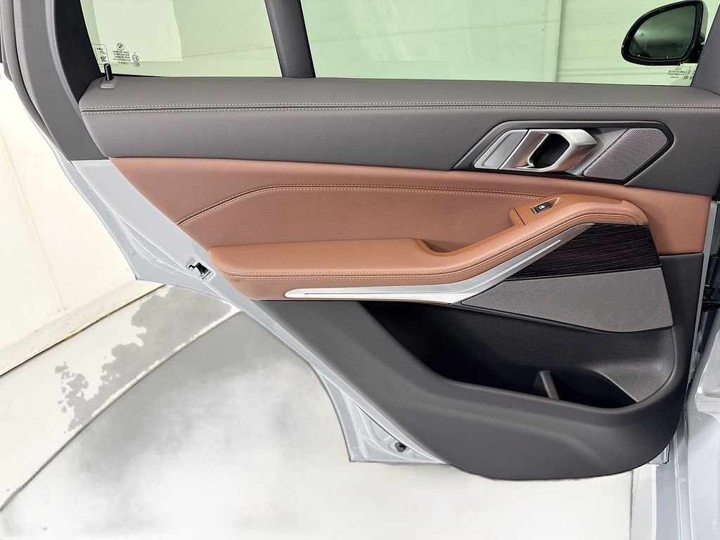New 2026 Gray Metallic BMW xDrive40i image 25