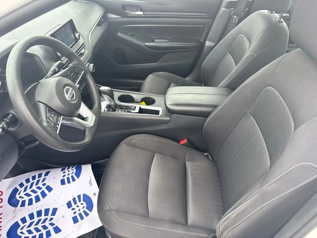 Used 2022 White Nissan 2.5 S image 15
