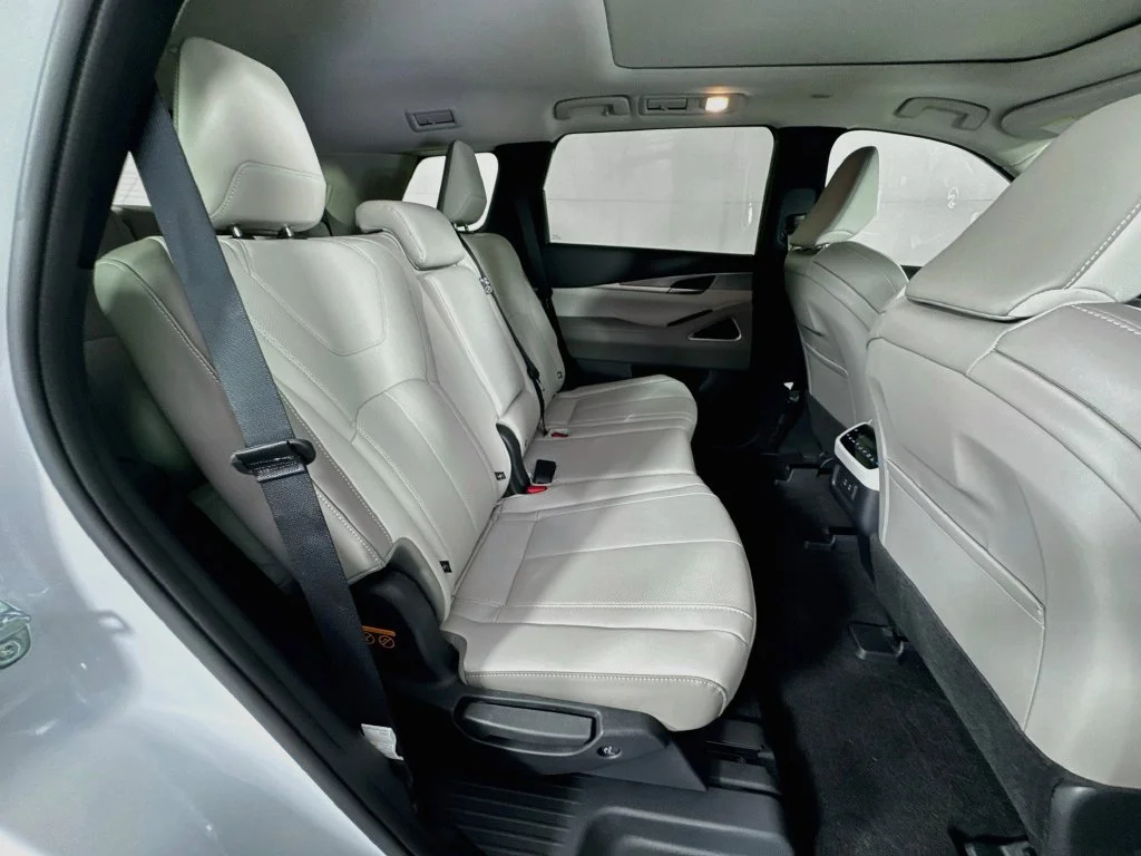 Certified Used 2027 White INFINITI LUXE image 39