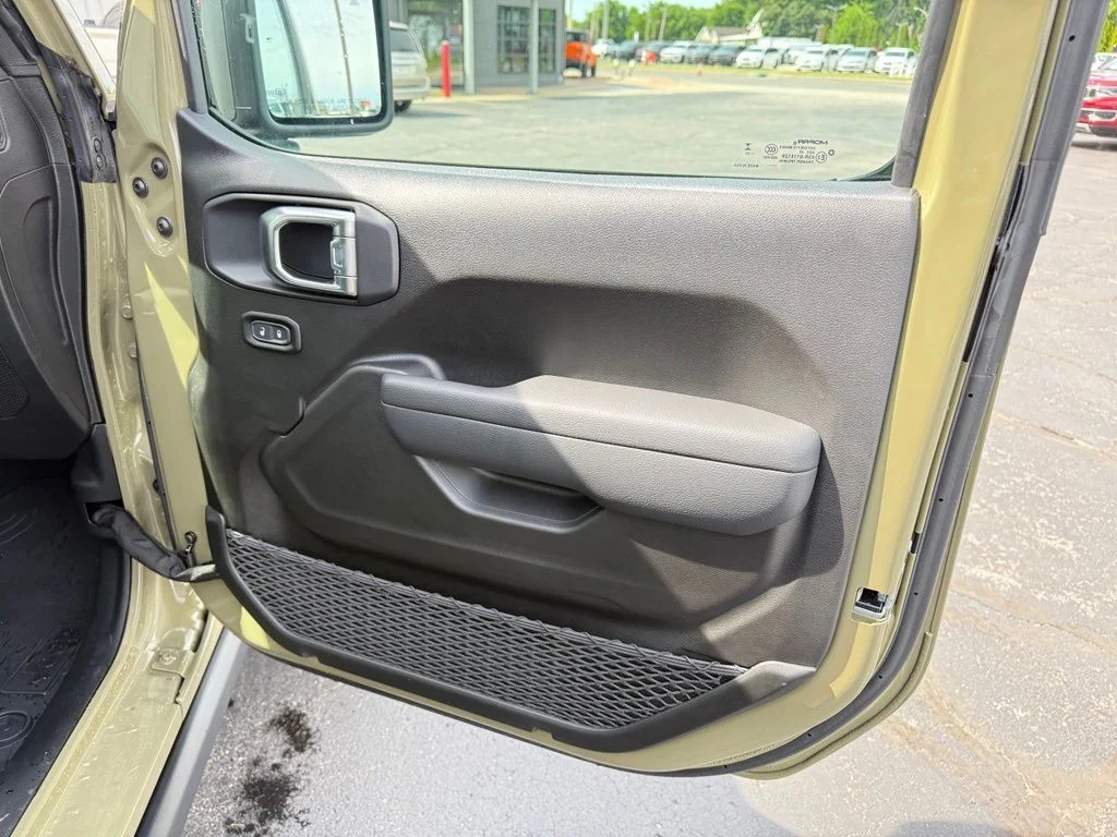 2025 Jeep Wrangler 4-Door Willys - Photo 29