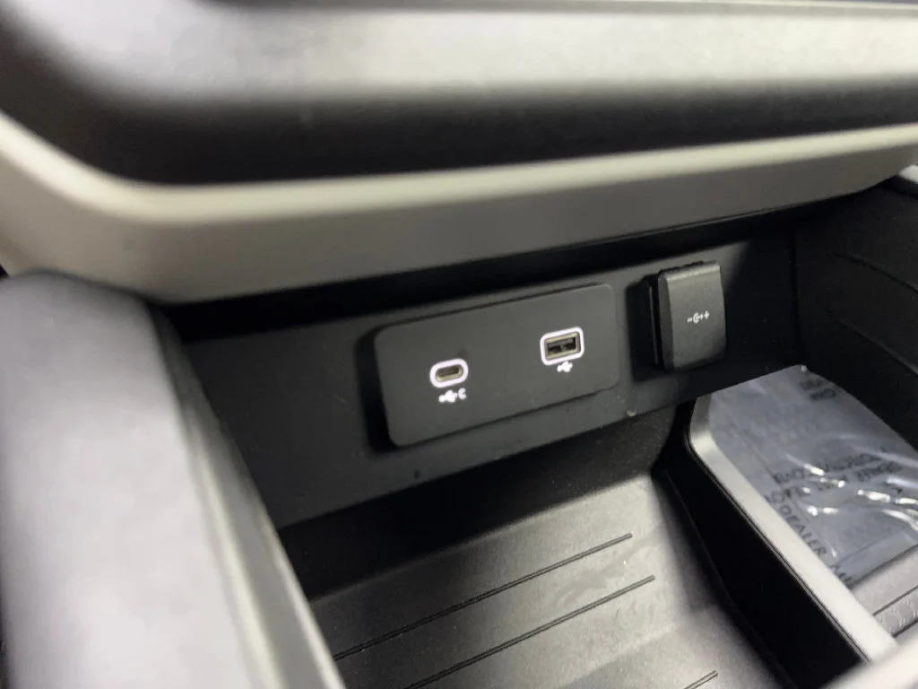 Used 2023 Blue Land Rover SE image 68