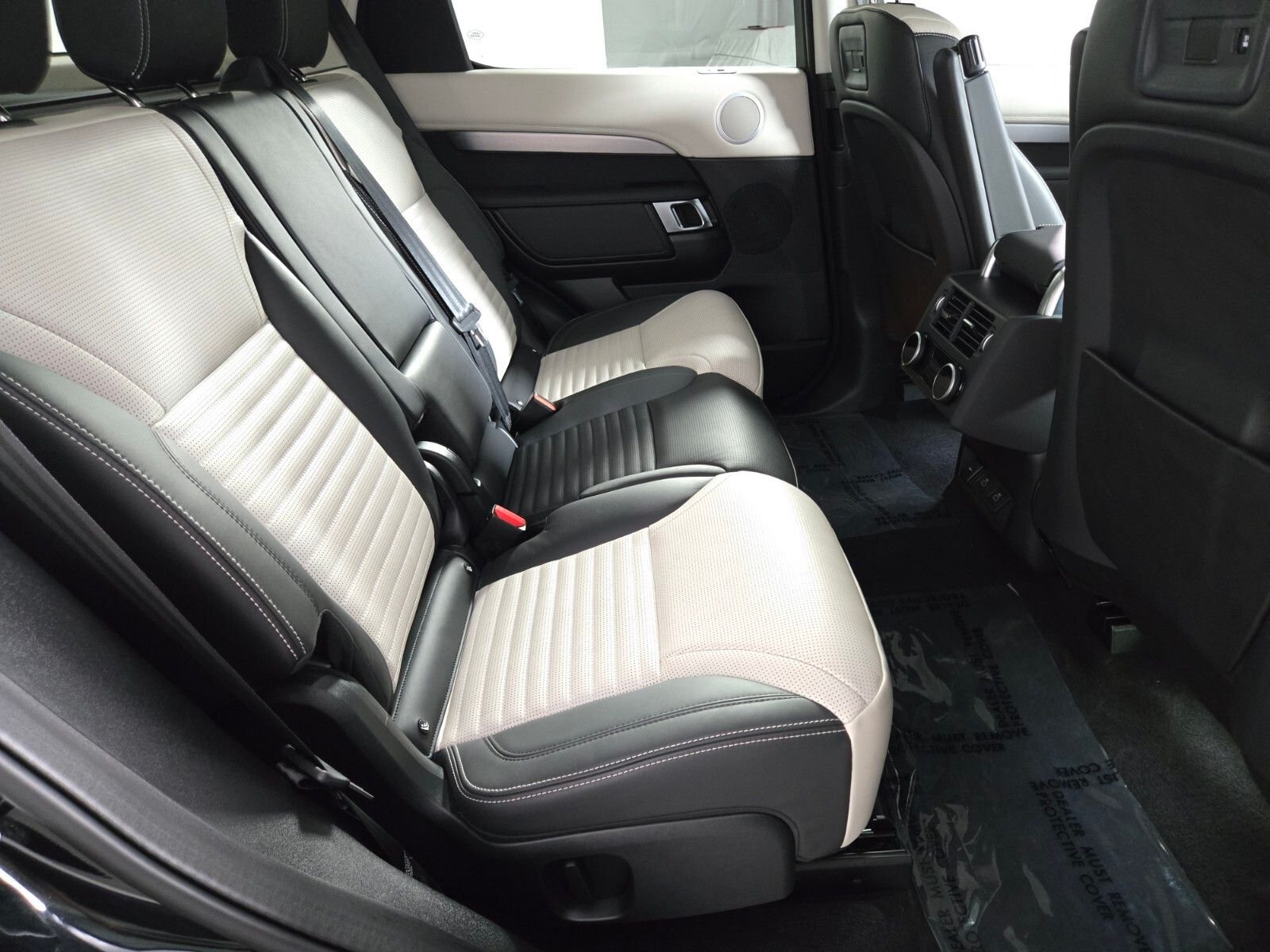 Used 2026 Santorini Black Metallic Land Rover Gemini Edition image 18