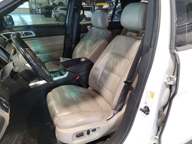 Used 2012 White Platinum Clearcoat Metallic Ford XLT image 9
