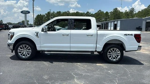 New 2026 Oxford White Ford Lariat® image 30