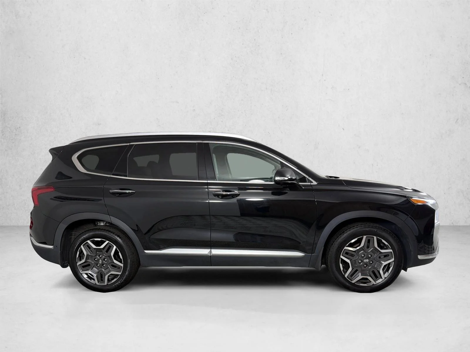 Used 2023 Black Hyundai Limited image 4