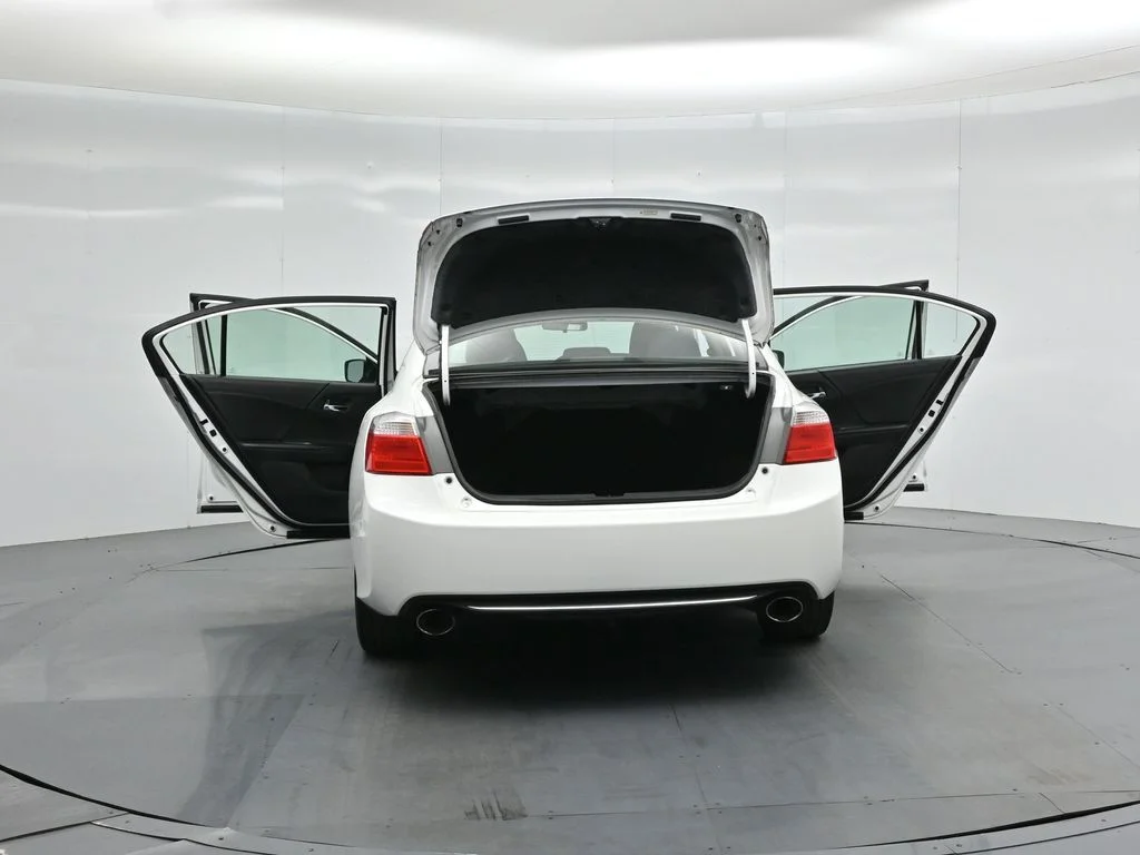 Used 2013  Honda Sport image 28