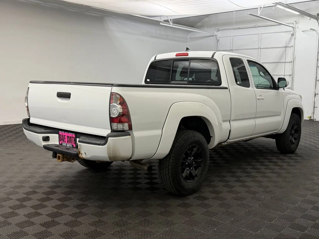 Used 2014 Super White Toyota Base V6 (A5) image 8
