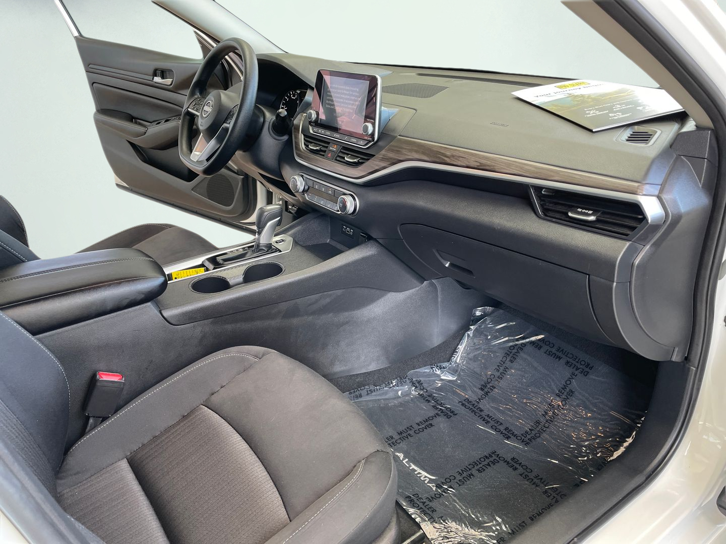 2025 Nissan Altima SV - Photo 14