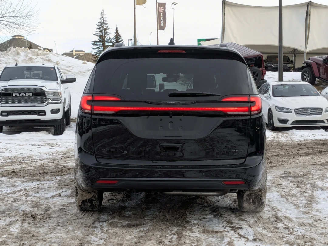 New 2026 Black Chrysler Limited - - AWD - 360 Camera - Vented Seats - AWD System - Remote Start & More! image 7