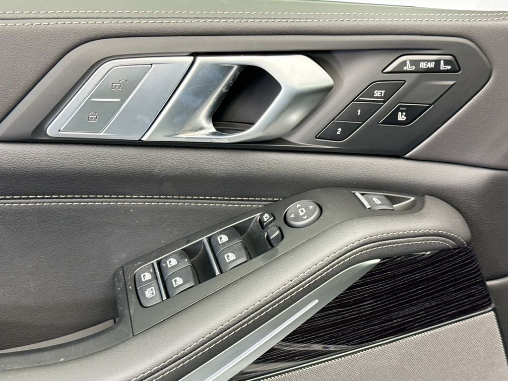 Used 2026 Gray Metallic BMW xDrive40i image 23