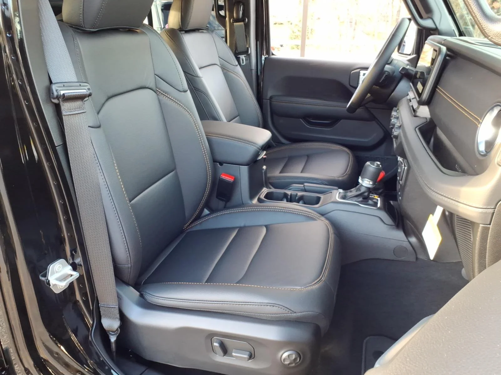 New 2026 Black Clear-Coat Exterior Paint Jeep Sahara image 4