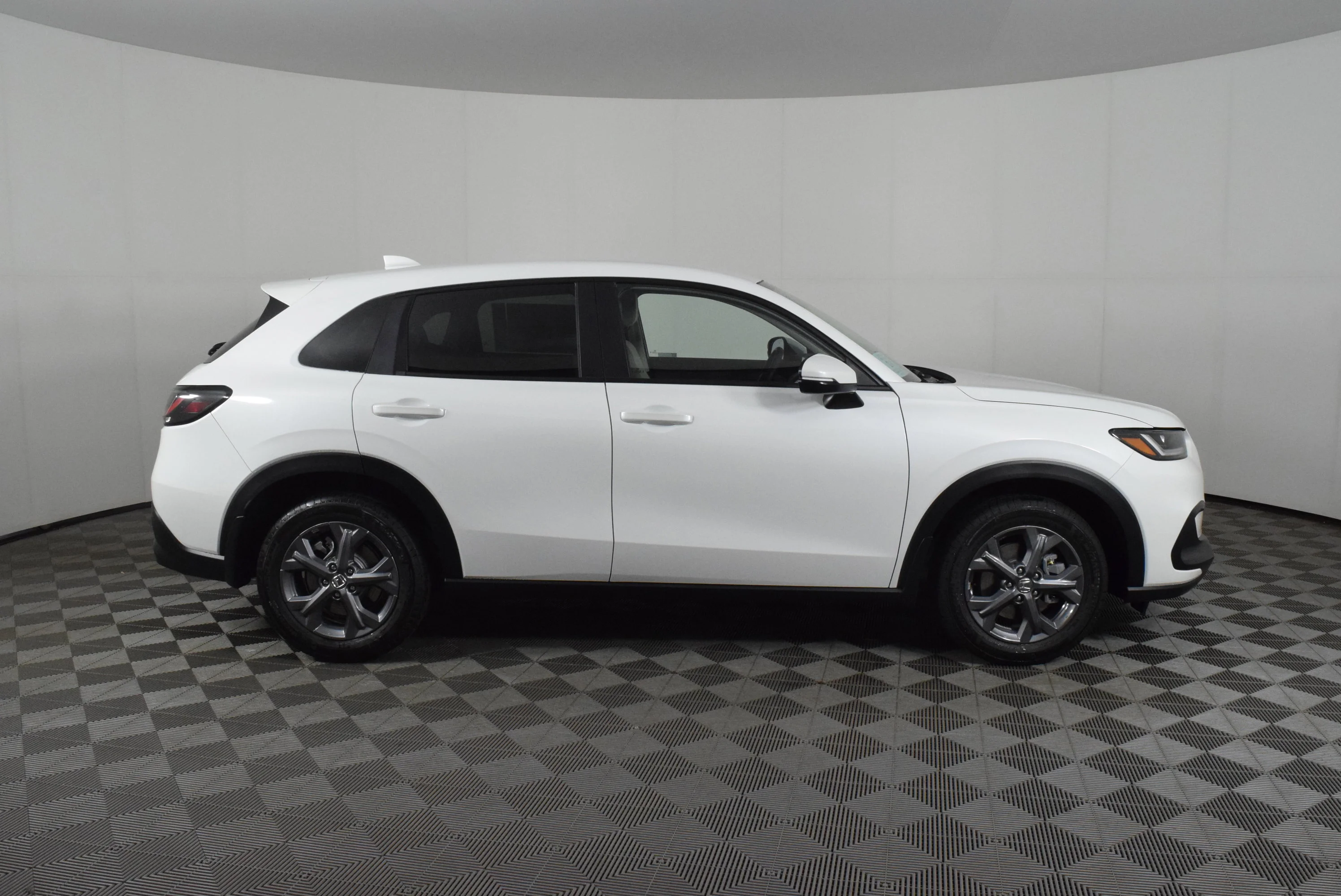 New 2027 Platinum White Pearl Honda LX image 5