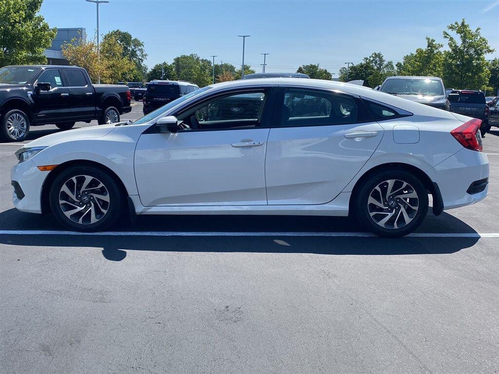 Used 2018  Honda EX image 8