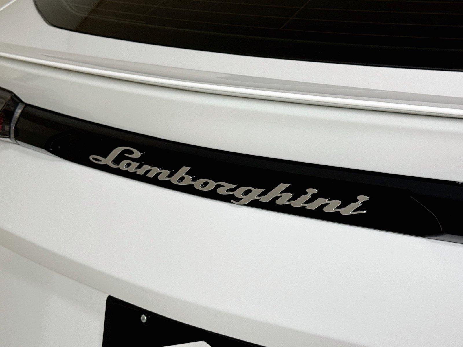 Used 2020 Bianco Icarus Metallic Lamborghini Carbon Bonnett | Custom Exhaust | Only 10K Miles image 38