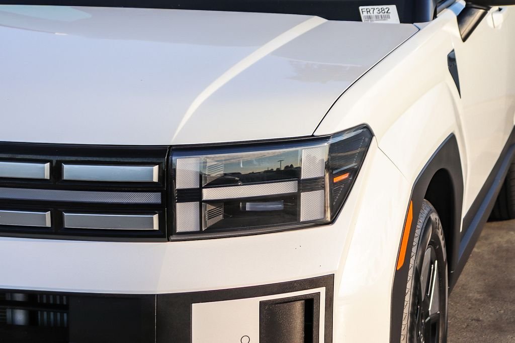 Used 2025 White Hyundai SEL image 5