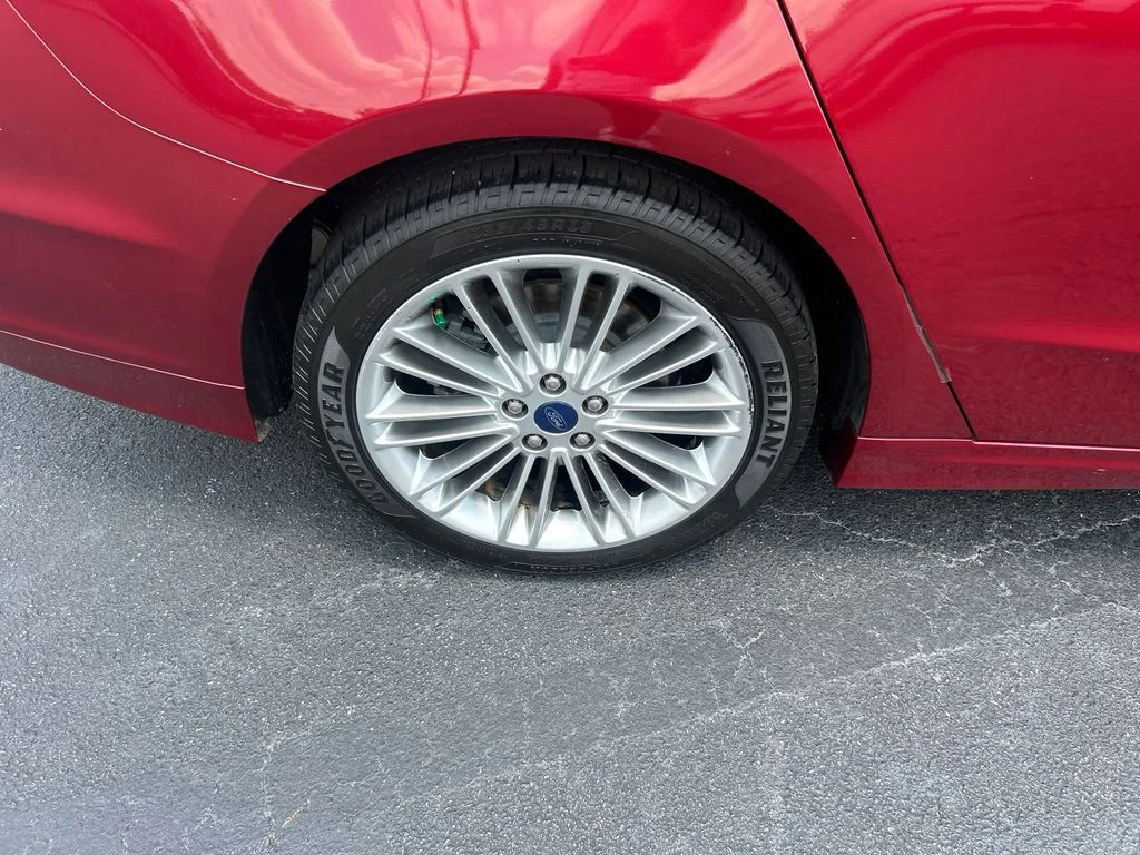 Used 2013 Red Ford SE image 17