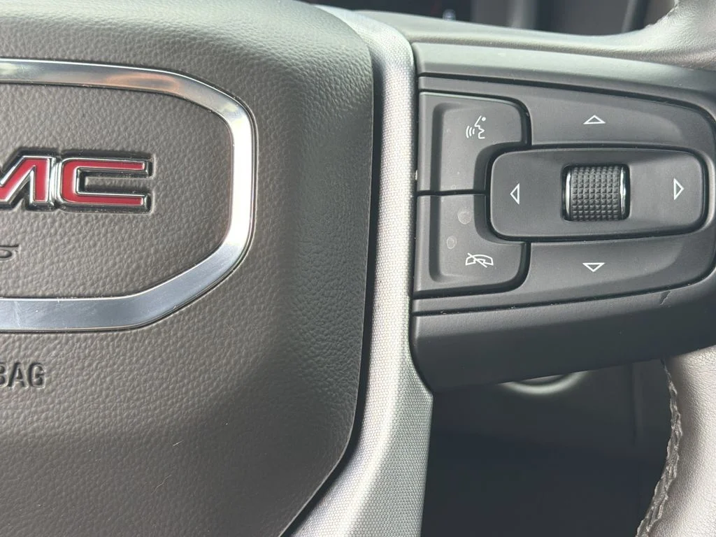 Used 2023 White GMC SLT image 26