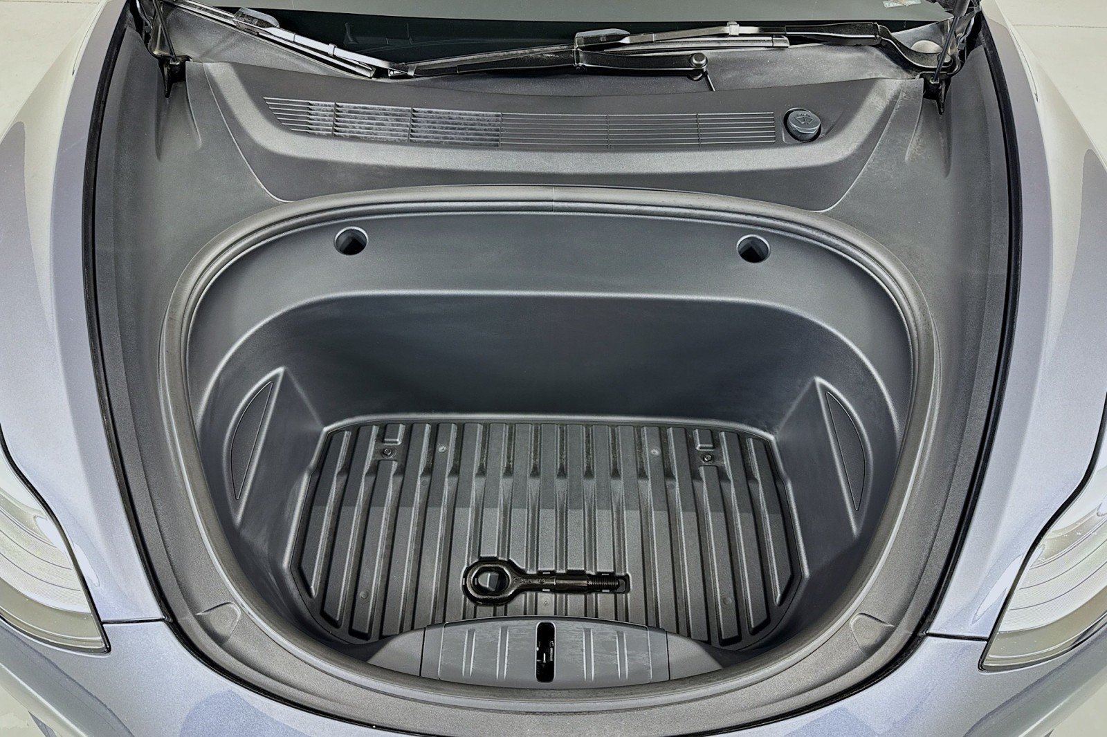 Used 2023 Midnight Silver Metallic Tesla  image 10