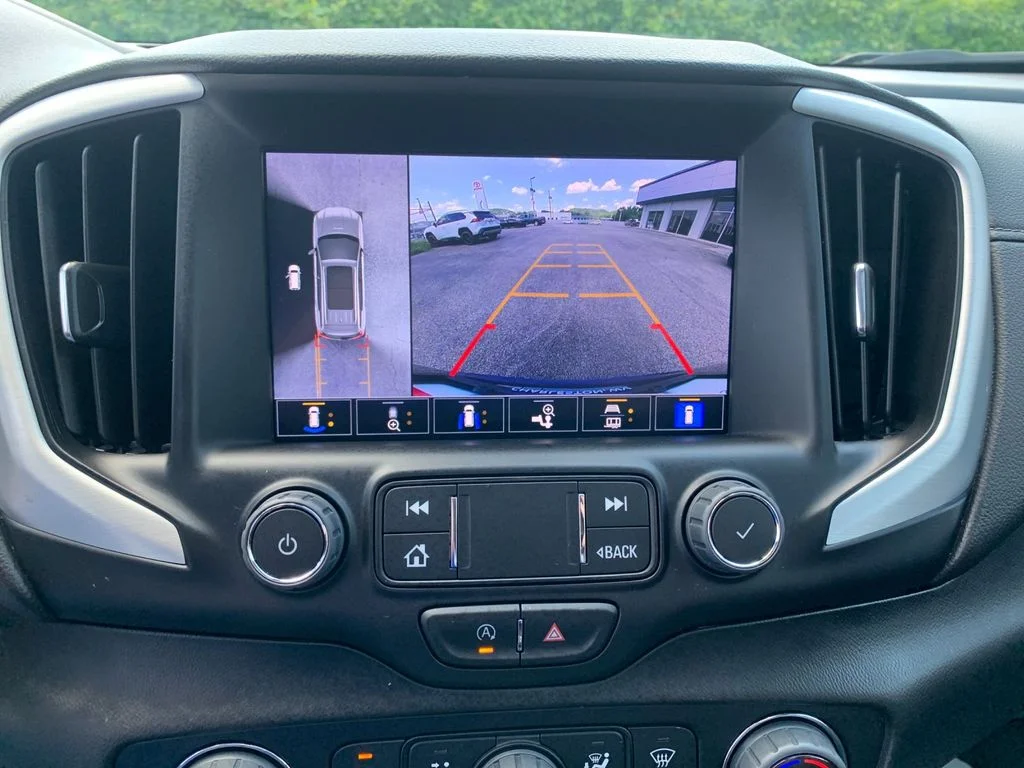 Used 2022  GMC SLT image 24