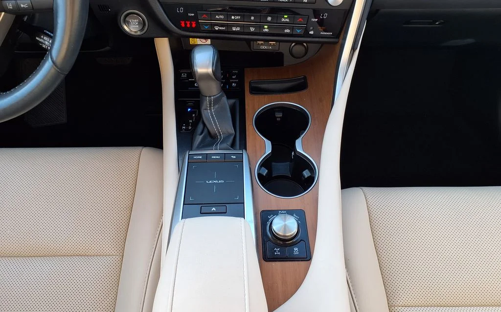 Used 2021 White Lexus 350 image 29