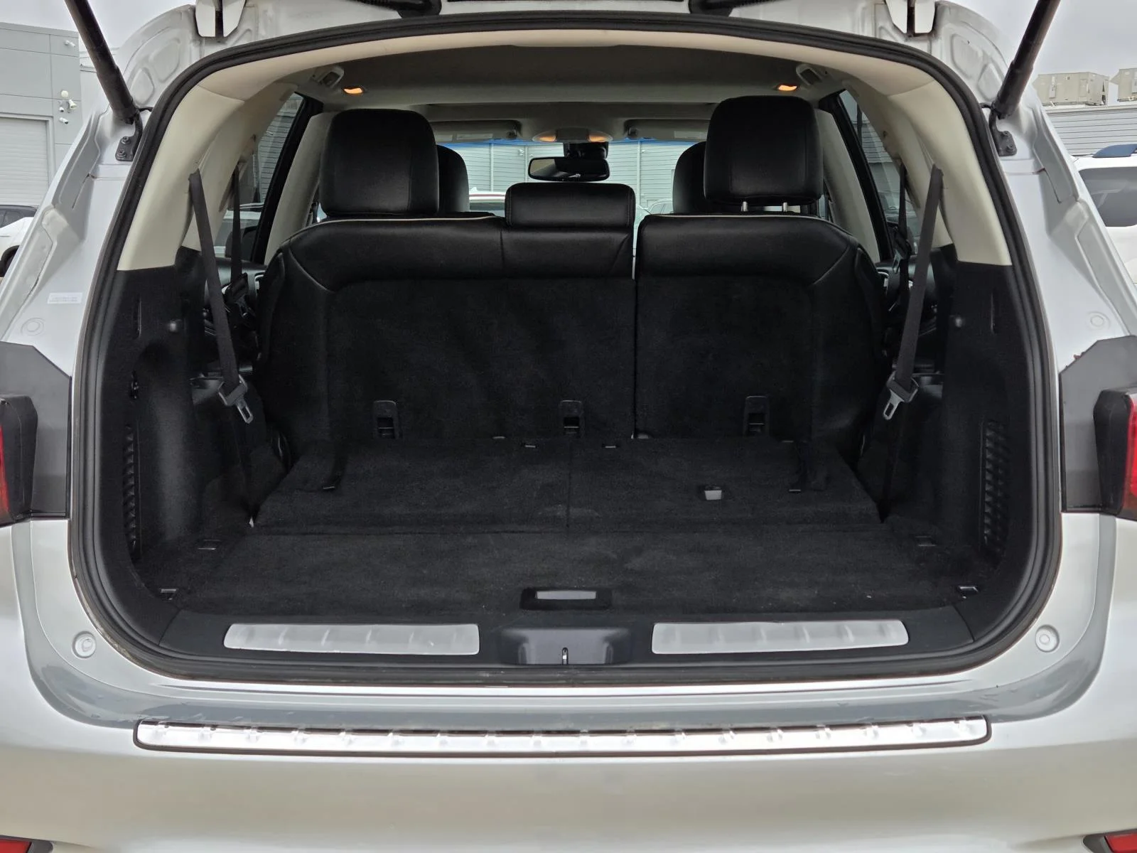 Used 2016 Liquid Platinum INFINITI  image 9