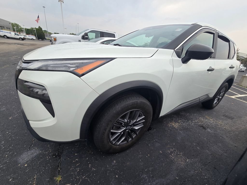 Used 2024 White Nissan S image 4