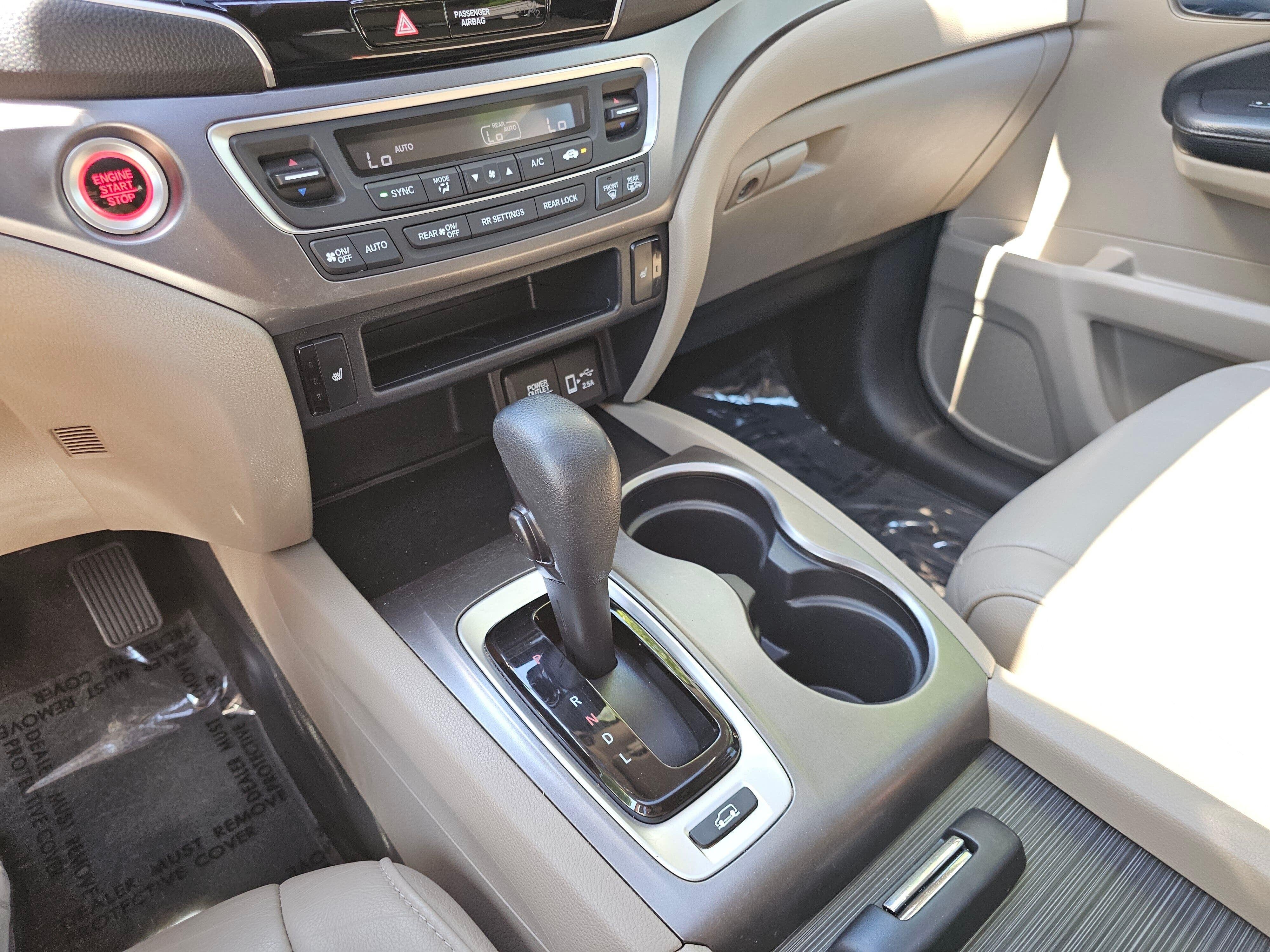 Used 2019 White Diamond Pearl Honda EX-L image 31