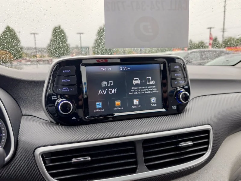Used 2019 Silver Hyundai SE image 14