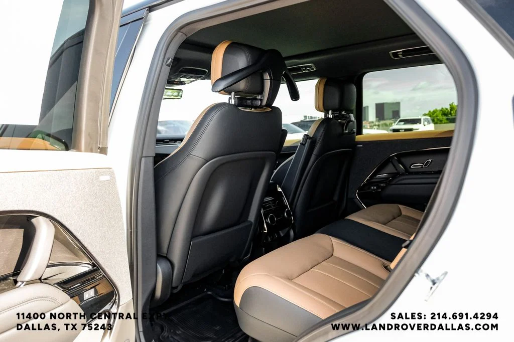 New 2026 Fuji White Land Rover Dynamic SE image 35