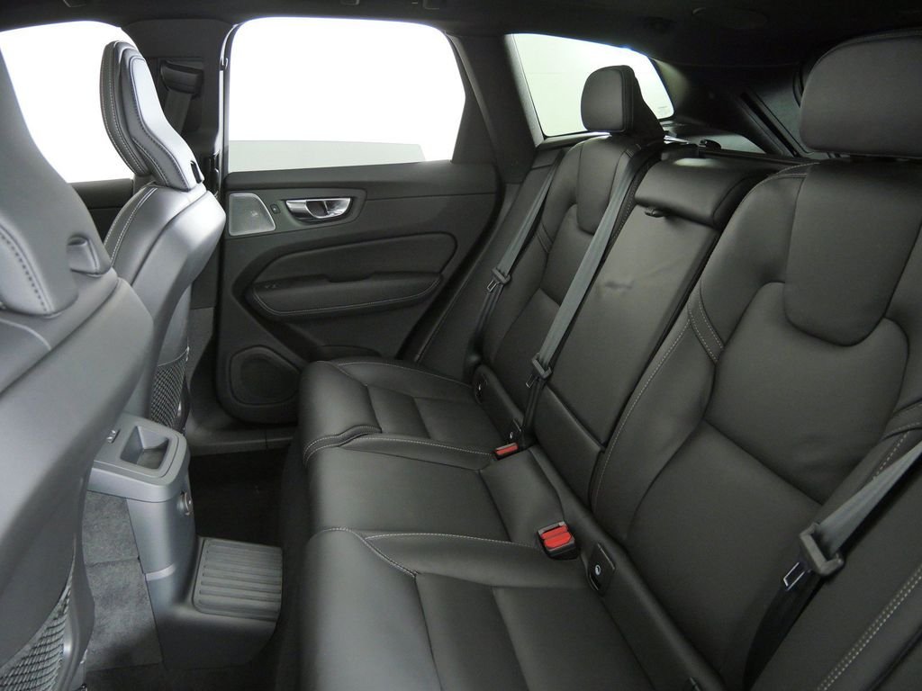 Used 2025 Black Volvo T8 Ultra Black Edition image 32