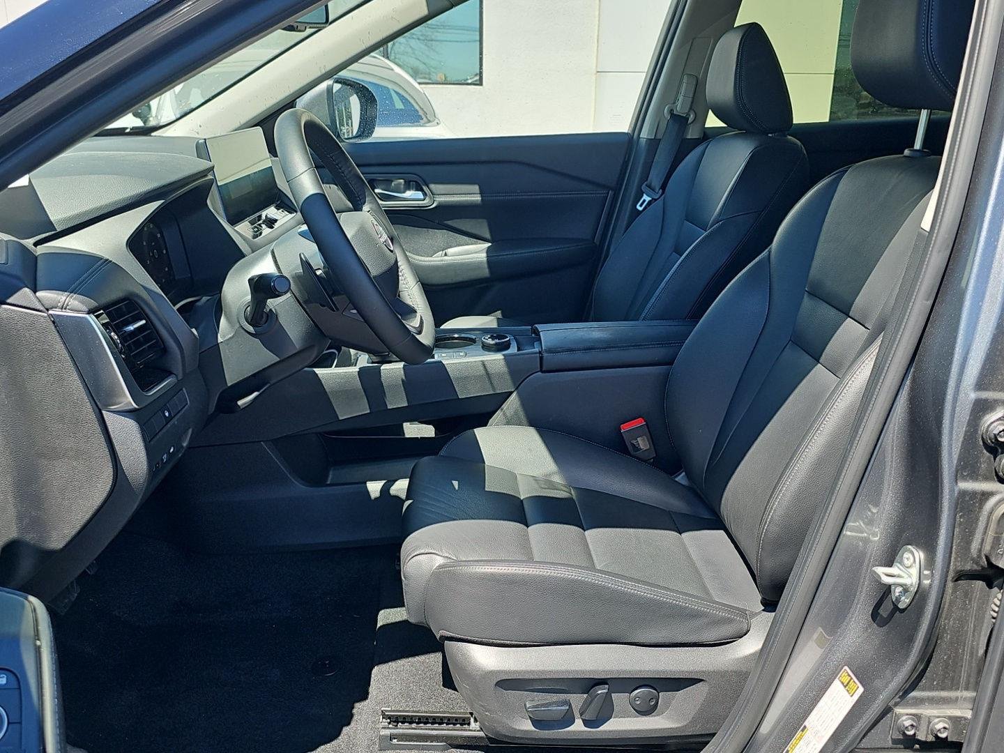 Used 2025 Gun Metallic Nissan SL image 6