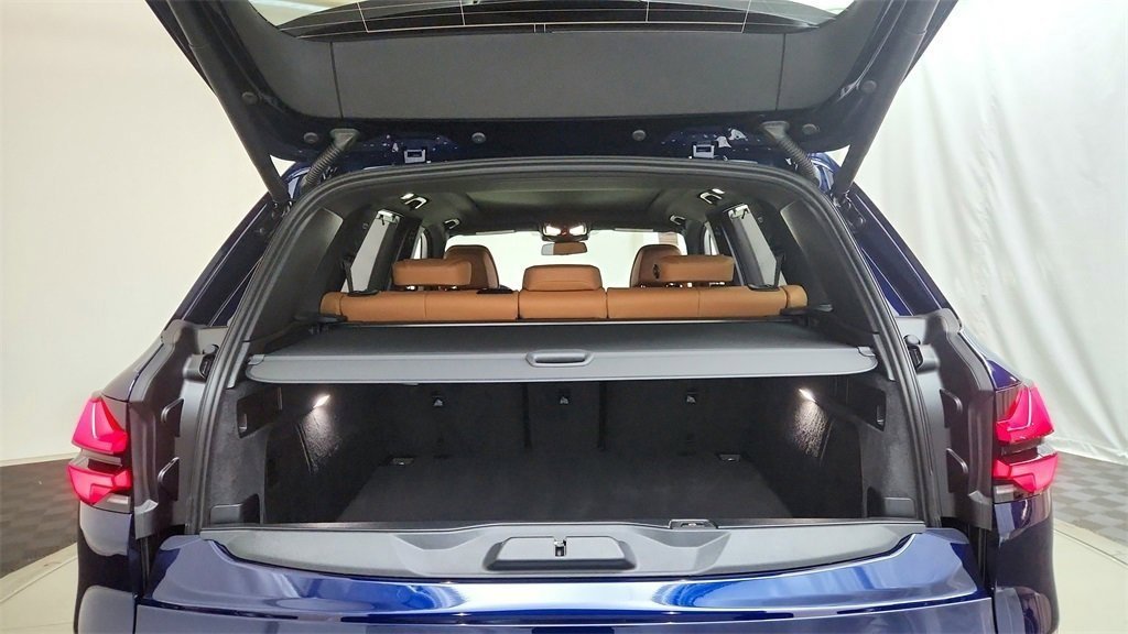 Used 2026 Tanzanite Blue II Metallic BMW xDrive40i image 14