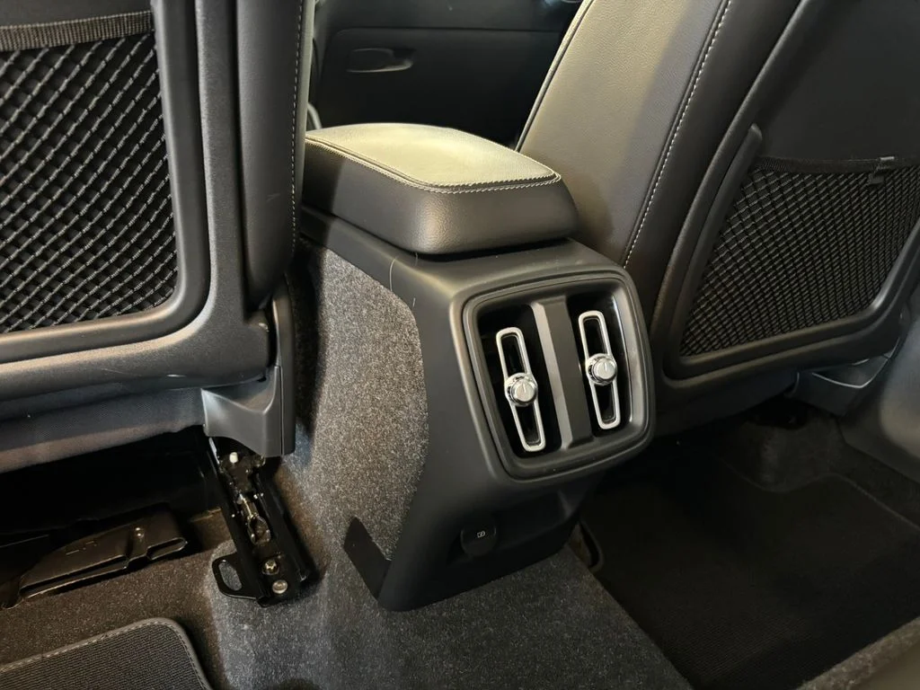 Used 2022 Blue Volvo Momentum image 21