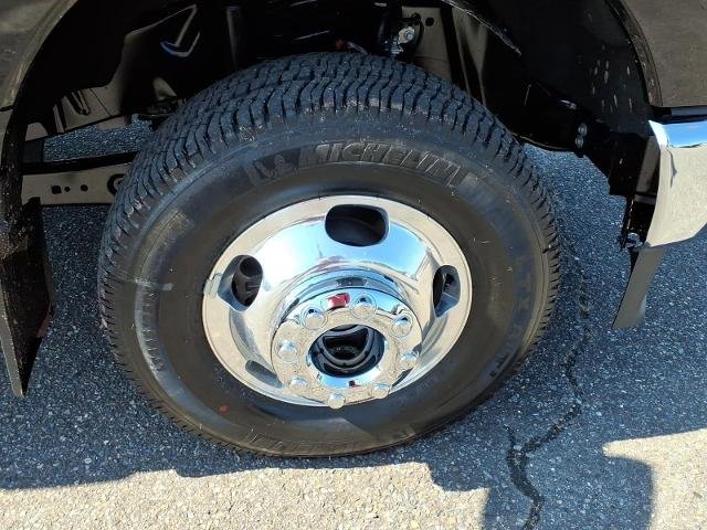 New 2026 Agate Black Metallic Ford F-350® Lariat® image 14