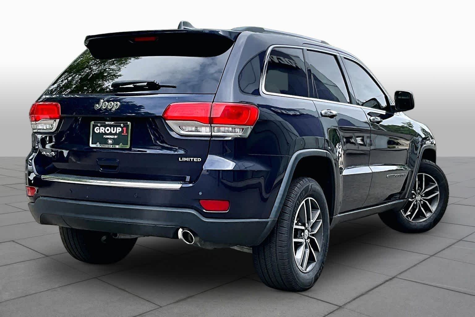 Used 2018 True Blue Pearlcoat Jeep Limited image 13