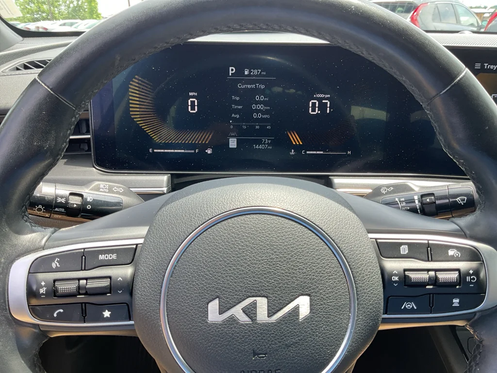Used 2025 Wolf Gray Kia GT-Line image 31